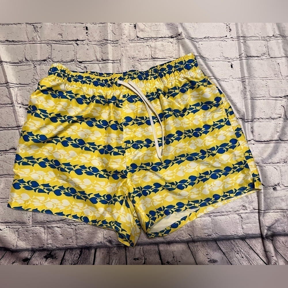 Men’s Evolve yellow swim shorts / trunks with blue & white fish. Size x-large